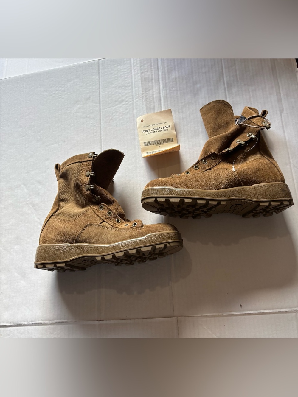 US Army McRae Footwear Army Combat Boots size 8R (It's missing a shoelace)